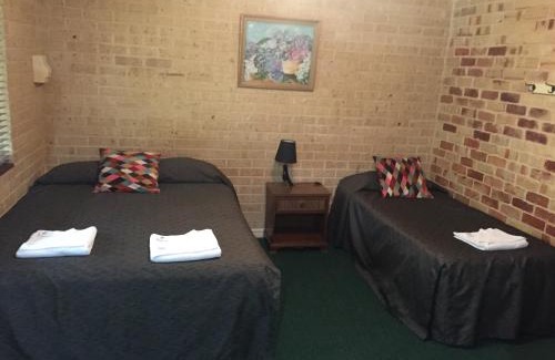 Mundaring Hotel | Travellers Rest Motel