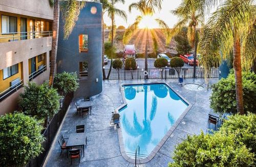Mount Wilson Hotel | Travelodge by Wyndham Commerce Los Angeles Area