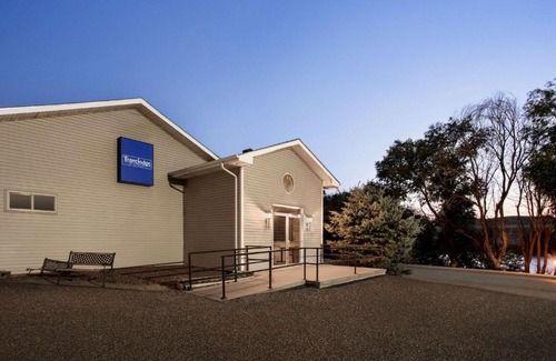 Guernsey Hotel | Travelodge by Wyndham Guernsey