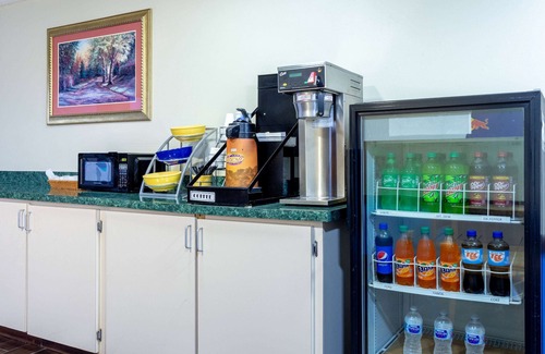 Richmond Hotel | Travelodge by Wyndham Richmond IN