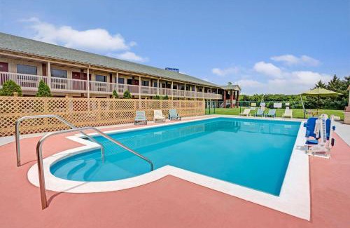 Sellersburg Hotel | Travelodge by Wyndham Sellersburg