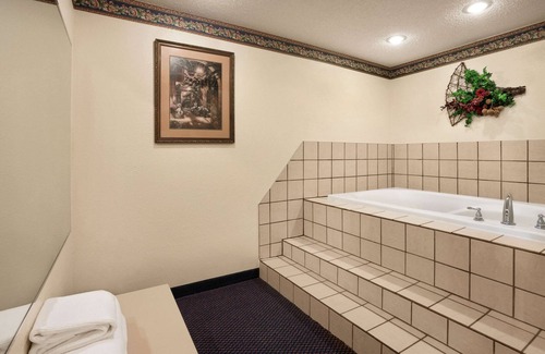 Fort Scott Hotel | Travelodge by Wyndham Fort Scott