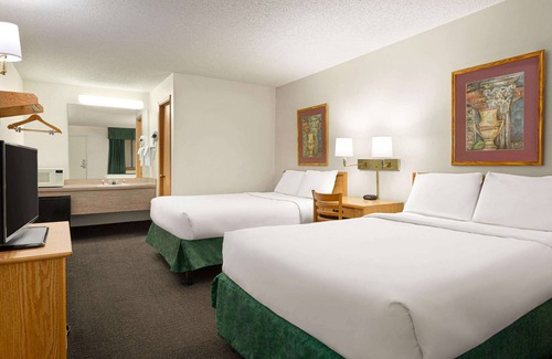 Wellington Hotel | Travelodge by Wyndham Wellington KS
