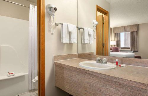 Wellington Hotel | Travelodge by Wyndham Wellington
