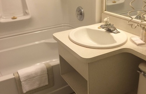 Winnipeg Hotel | Travelodge by Wyndham Winnipeg East
