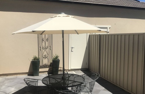 Wagga Wagga House | Travers Street Apartment with FREE Wi-Fi