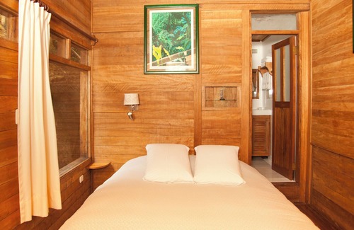 Aguas Calientes Hotel | tree house lodge
