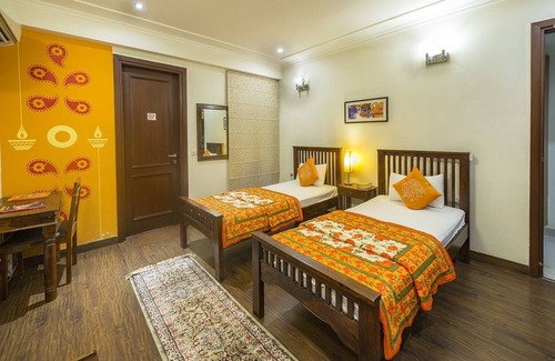Saket Bed & Breakfast | Tree of Life bed and breakfast