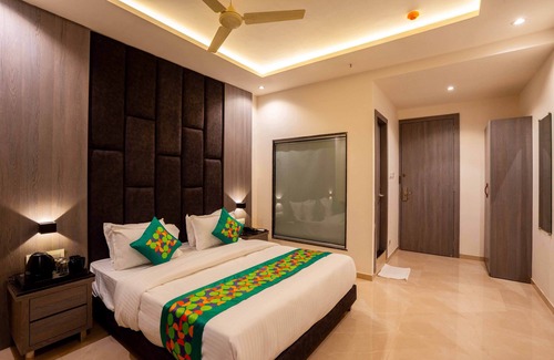 Kurla West Hotel | Treebo Palm Olive