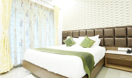 Nungambakkam Hotel | Treebo Pechis Castle