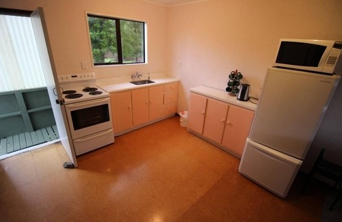 Waihau Bay House | Treehouse - Whanarua Bay Cottages