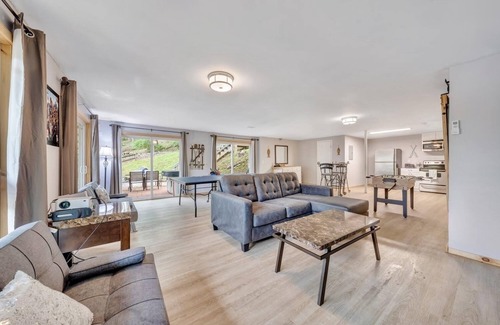 Moneta Cabin | Treetop & Waterfront! Quiet Cove, Hot Tub, Kayaks, Game Room and more