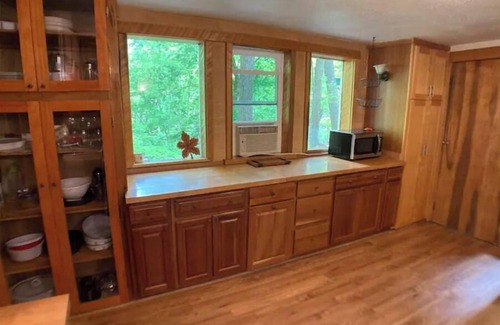 Highland  Vermillion County Cabin | Treetops Cabin in the Woods!