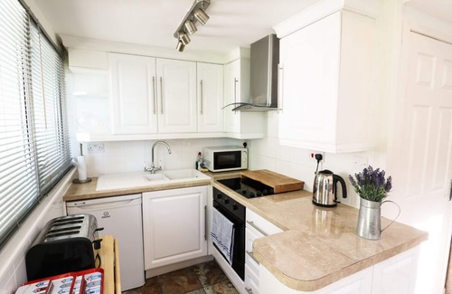 Llanteg Cottage | TRELESSY LODGE, pet friendly, character holiday cottage in Amroth