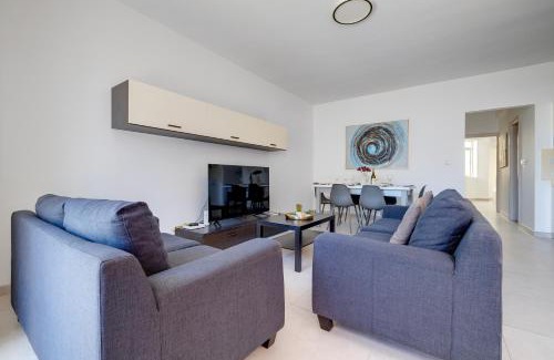 Tal-Ghoqod Apartment | Trendy 2BR Maisonette Near St. Julians Hot Spots