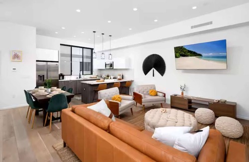 Hollywood House | Trendy Chic House in Hollywood