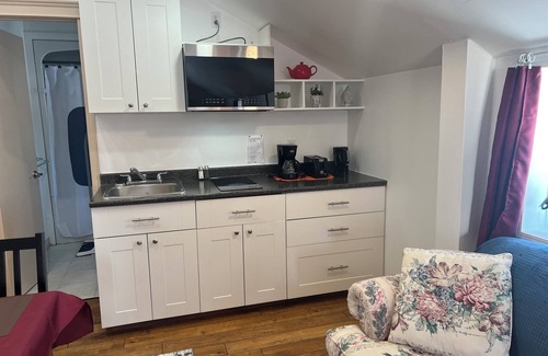 Fredericton Apartment | Trendy In-Town Studio | Fast WiFi & Work Desk