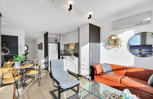 Brunswick Apartment | Trendy Inner-City Living Brunswick Apt. for Two!