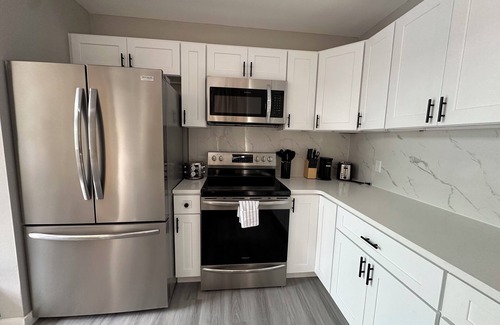 Albany Apartment | Trendy Parkside 2-bedroom with Private Entrance