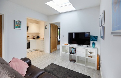 Trevone Apartment | Trevone, Padstow-Modern Apartment minutes from sandy beach and SW coast path