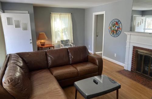 Norfolk House | Tri-Level home - 5 BR 2 BA - Extended Stays, Wi-Fi home