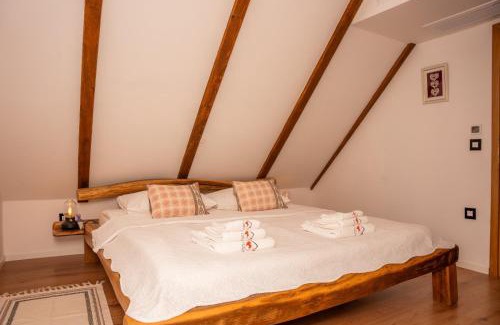 Pisarovina House | Tri srca