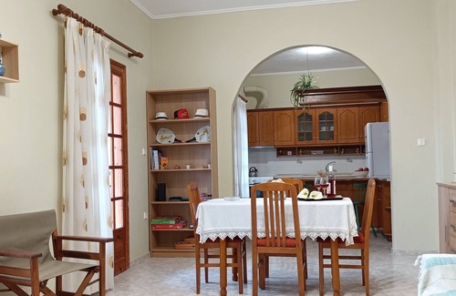 Petriti Apartment | Tria liodendra - Charming Seaside Home in Petritis, Corfu