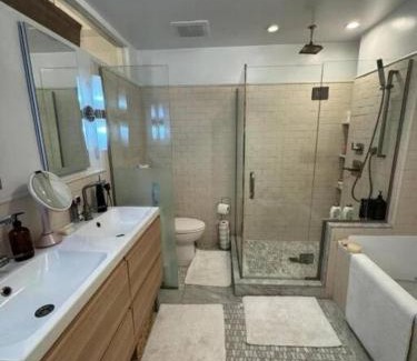 Tribeca Apartment | Tribecca Modern Brickwal 3BR 2BA