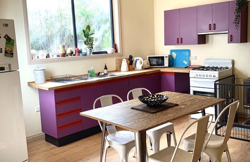 Cockatoo Cottage | Trickle Hill - enjoy bush, wine and relaxation on a hidden farm