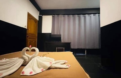 Botahtaung Hotel | Triple H Hotel