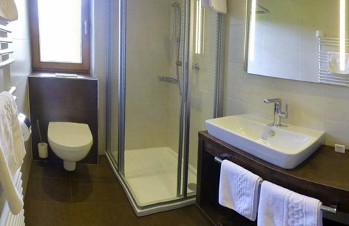 Obsteig Bed & Breakfast | Triple room "Holzleiten" with south and west-facing balcony - Pension Alpenhof -