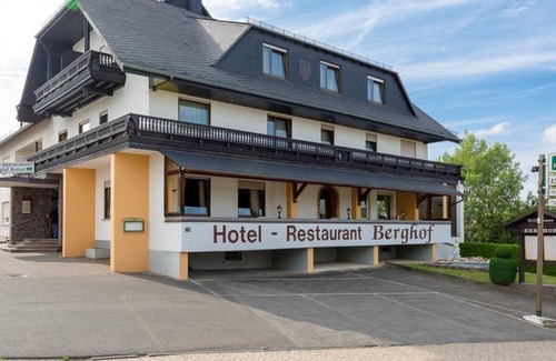 Sohren House | Triple Room - Hotel Berghof