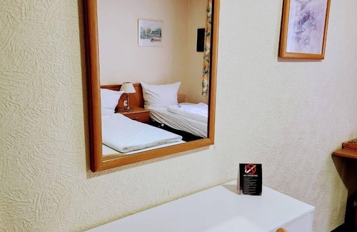 Rastatt Hotel | Triple room-Private Bathroom
