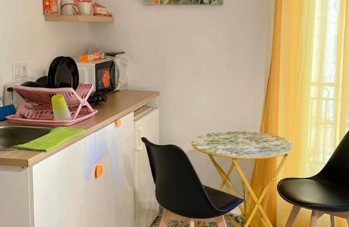 Arganda del Rey Hotel | Triple Superior - Balcón Calle el Pilar - Mini Cocina-bańo Privado