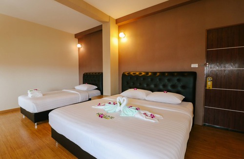Lat Sawai Hotel | Triple Trees