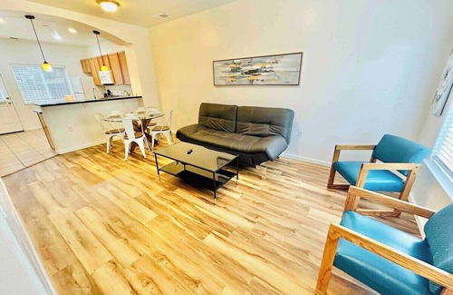 Reno House | Triplex Townhouse/6 Bd & 6 Baths/9TVs/sleeps17/9ABC