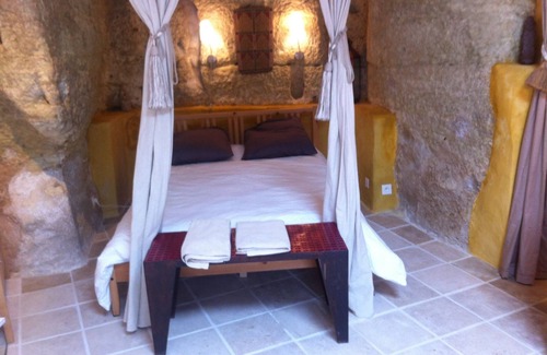 Thore-la-Rochette Bed & Breakfast | Troglodyte loft in the Loire valley in France