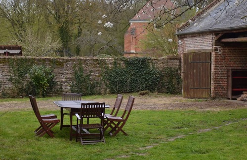 Cernoy House | Trois Etots