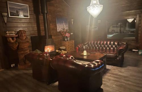 Dovre Villa | Trollvang, hytte med pool og sauna