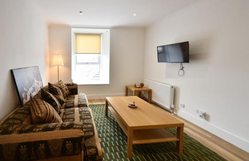 Troon Apartment | Troon Portland Apt B