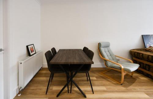 Troon Apartment | Troon Portland Apt B