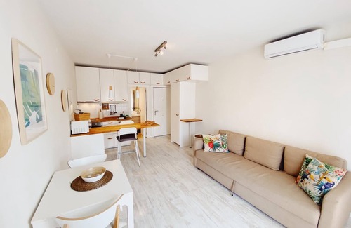Pineda de Mar Apartment | Tropical apartment Euroviajeros