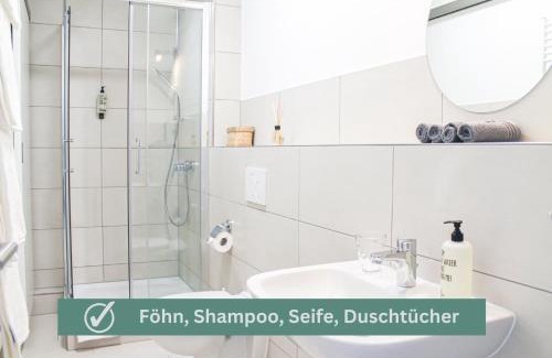 Rauental Apartment | Tropical Apartment - für Freunde & Familien, stadtnah, Parkplatz, E-Ladestation, Gitterbox für Fahrräder, Fitnessstudio, digitale Gästemappe mit Restaurant- und Unternehmenstipps