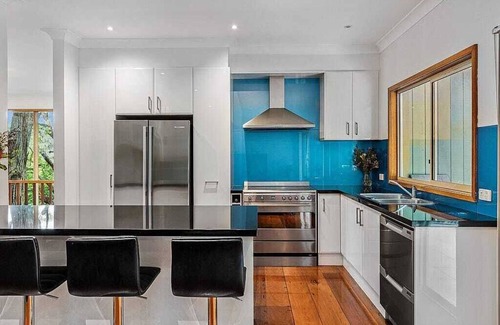 Stanwell Park House | Tropical Beach Escape - 3 min Walk to Surf Beach and Cafes