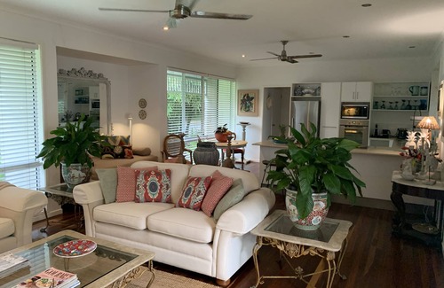 Mission Beach House | Tropical beach villa