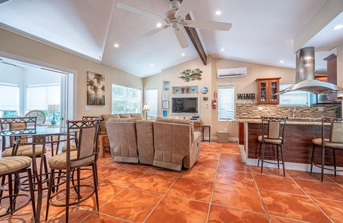 Downtown Hollywood House | Tropical Cabana 2/2 - 4 Guests - Heated Pool