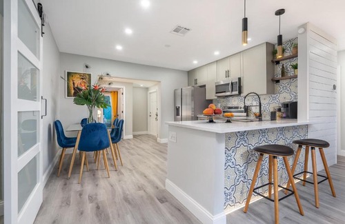 South Middle River House | Tropical city escape near Beach/Oasis on 18th