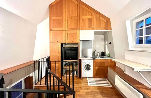 Senlis Apartment | Tropical duplex in Fontainebleau