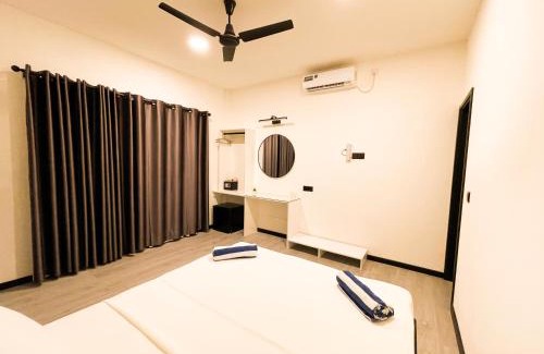 Hangnaameedhoo Hotel | Tropical Escape Inn