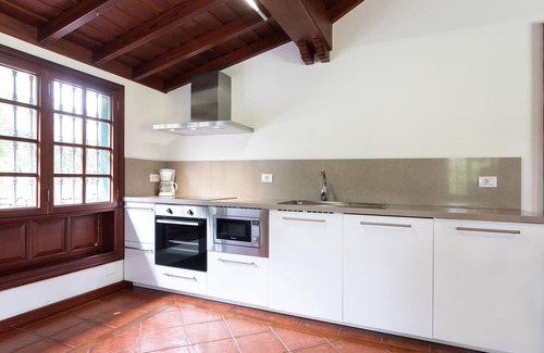 Cruz de los Martillos Villa | Tropical garden Holiday Home